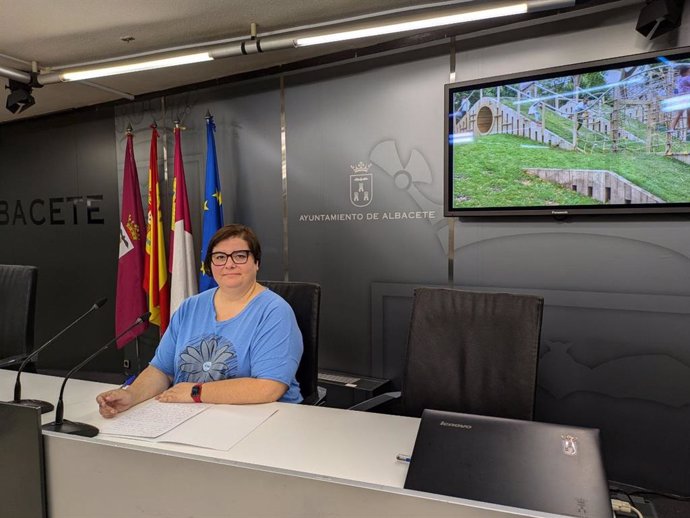 La concejala de UP en Albacete María Nieves Navarro.