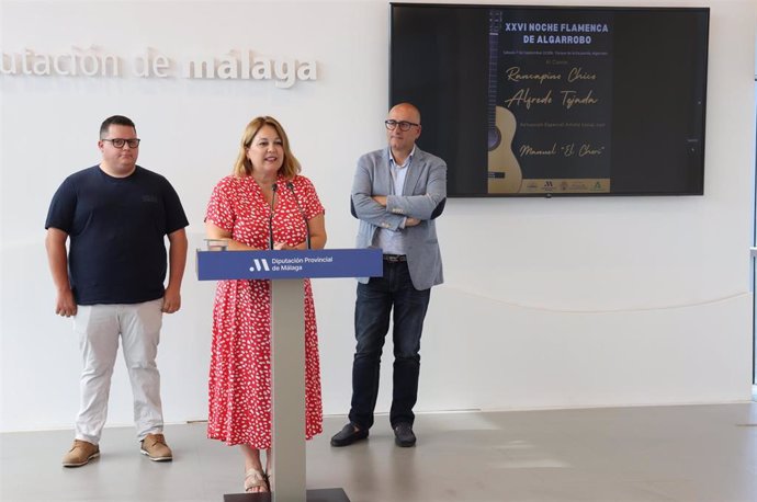 El vicepresidente y diputado de Cultura, Manuel López Mestanza, junto a la alcaldesa de Algarrobo, Natacha Rivas