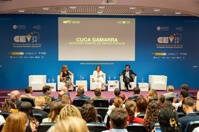 La secretaria general del Partido Popular, Cuca Gamarra, interviene en los Cursos Europeos de Verano en Pamplona.