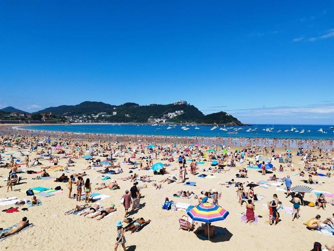 Archivo - Playa de la Concha de San Sebastián