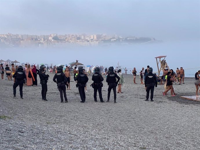 Intervención en la playa del Tarajal, en Ceuta.