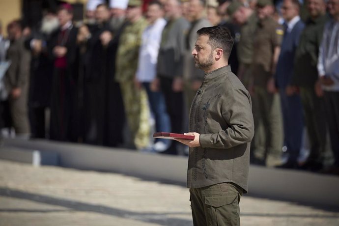 El presidente ucraniano, Volodimir Zelenski, en una ceremonia militar.