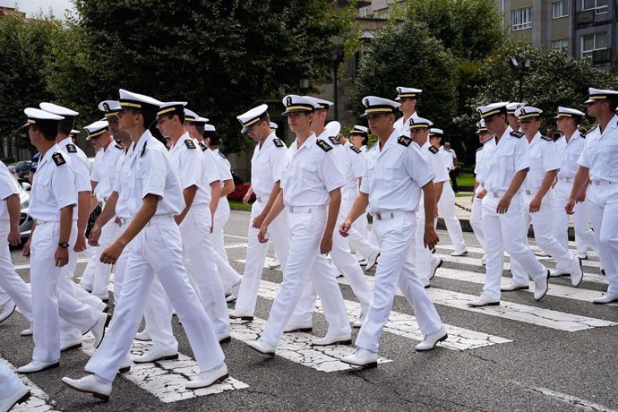 Guardiamarinas compañeros de la Princesa Leonor, durante su recepción del nuevo curso en la Escuela Naval de Marín, a 27 de agosto de 2024, en Marín, Pontevedra