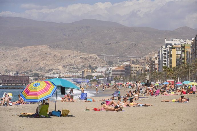 Archivo - Playa de Almería.