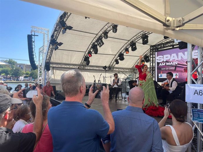 El grupo flamenco Son de Cádiz actuando en el Museumsuferfest de Francfort en una acción del Patronato de Turismo.