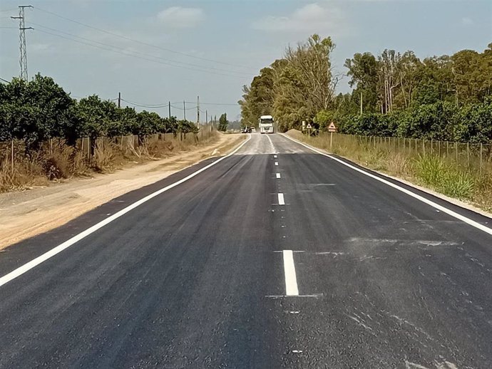 La carretera provincial CA-3110, en Jerez de la Frontera, reabierta al tráfico tras las obras.