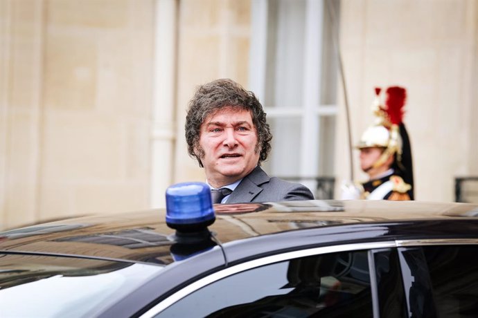 Archivo - 26 July 2024, France, Paris: Argentina's President Javier Milei leaves the Elysée Palace after being received by his French counterpart Emmanuel Macron. 