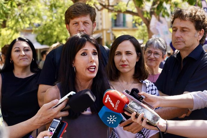 Archivo - La coordinadora autonómica de Podemos Andalucía y diputada, Martina Velarde, durante la manifestación 'Málaga para vivir y no para sobrevivir' a 29 de junio de 2024 en Málaga (Foto de archivo).