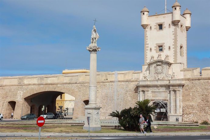 Archivo - Puertas de Tierra en Cádiz capital en una imagen de archivo.