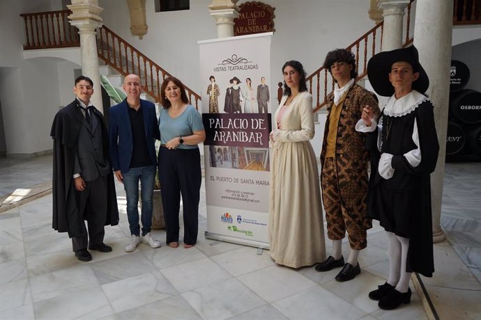 Presentación de las visitas teatralizadas al Palacio de Araníbar y al Centro de Interpretación El Puerto de los Cargadores a Indias.