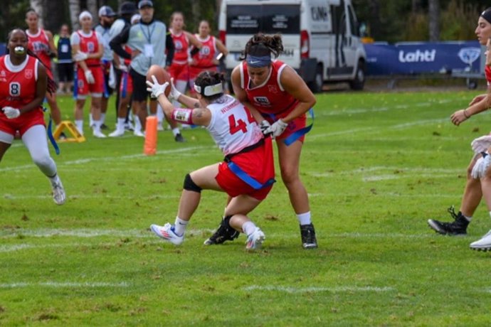 Lance de un partido de la selección española en el Mundial femenino de flag football.