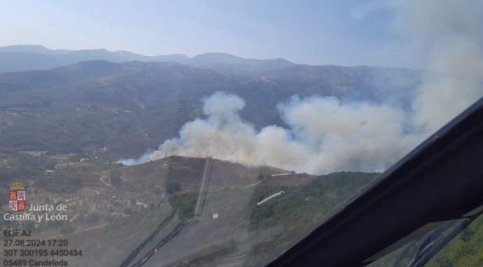 Incendio forestal en la localidad abulense de El Raso, en nivel 1 de peligrosidad.