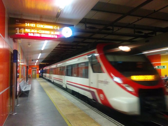 Tren de Renfe Cercanías Málaga en la estación María Zambrano.