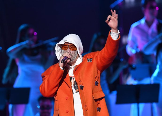 Archivo - Bad Bunny performs onstage during the 20th annual Latin GRAMMY Awards