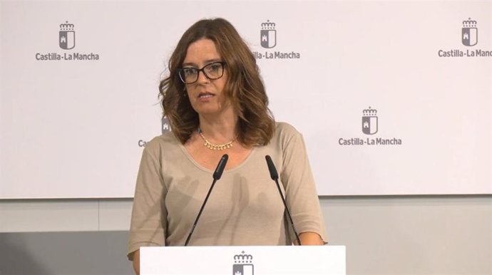 Archivo - La consejera Portavoz de la Junta, Esther Padilla, en rueda de prensa.