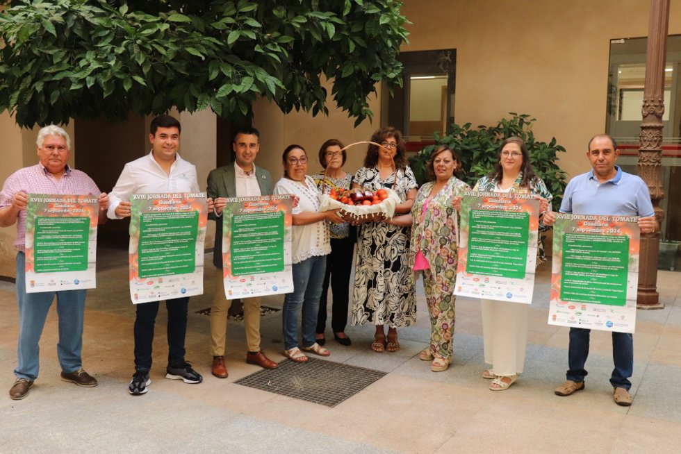 Presentación de las XVIII Jornadas Gastronómicas del Tomate en Guadiana (Badajoz)