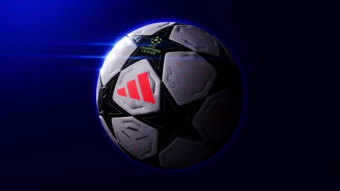 Nuevo balón de la UEFA Champions League 2024-25.