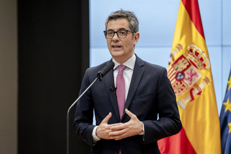 Archivo - El ministro de la Presidencia, Justicia y Relaciones con las Cortes, Félix Bolaños, en una comparecencia.