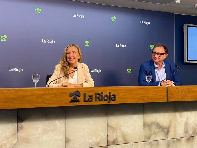 La consejera de Economía, Innovación, Empresa y Trabajo Autónomo, Belinda León, y el gerente de la ADER, Luis Pérez Echeguren