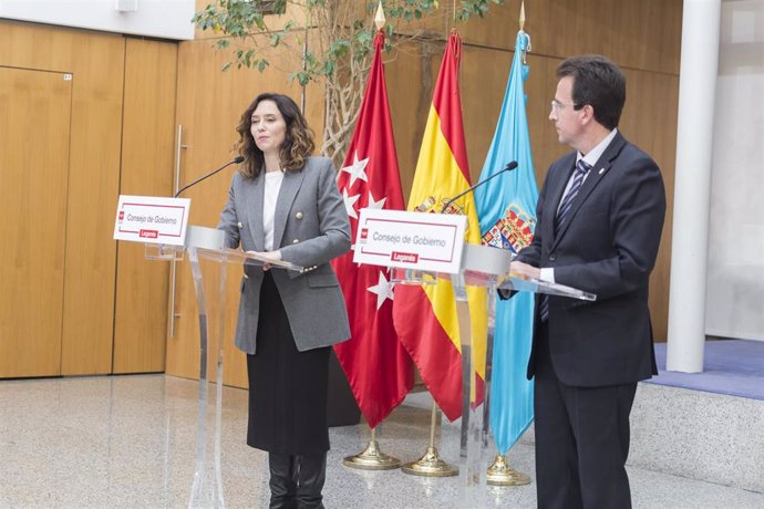 Ayuso junto al alcalde de Leganés, Miguel Ángel Recuenco