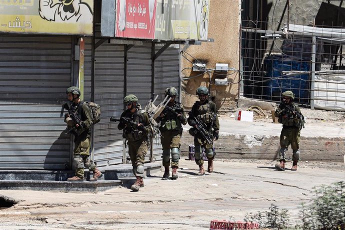 Militares israelíes en la gobernación de Tubas