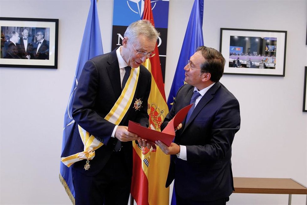 El Secretario General De La OTAN, Jens Stoltenberg, Ha Recibido La Condecoración De La Gran Cruz De La Orden De Isabel La Católica, Distinción Que Ha Impuesto El Ministro De Exteriores, José Manuel Albares