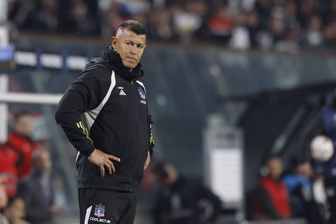 Futbol, Colo Colo vs Junior de Barranquilla. Octavos de Final, Copa Libertadores 2024. El entrenador de Colo Colo Jorge Almiron es fotografiado contra Junior de Barranquilla durante el partido de copa libertadores disputado en el estadio Monumental en