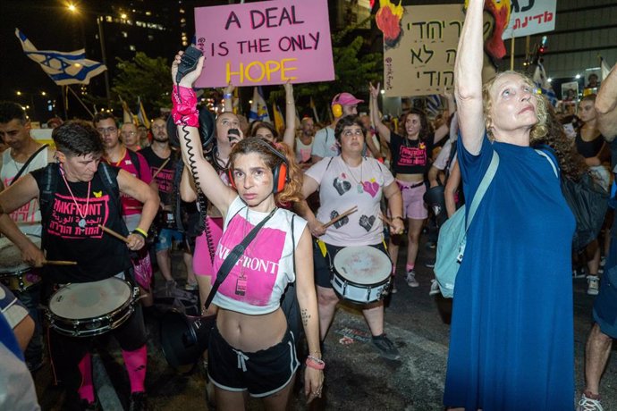 Manifestantes piden en Tel Aviv al Gobierno israelí que pacte la liberacion de los rehenes secuestrados en la Franja de Gaza