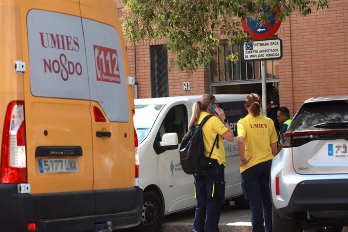 Emergencias sanitarias intervienen en la muerte de una mujer en Pino Montano, supuestamente a manos de su pareja. 