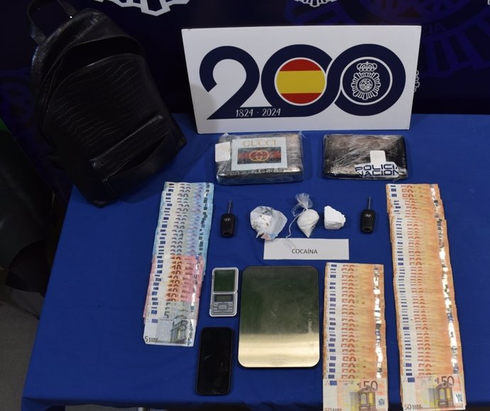 Efectos intervenidos al varón detenido en Valladolid con una mochila con droga.