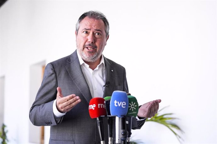 El secretario general del PSOE de Andalucía y presidente del Grupo Socialista en el Parlamento andaluz, Juan Espadas, en una foto de archivo.