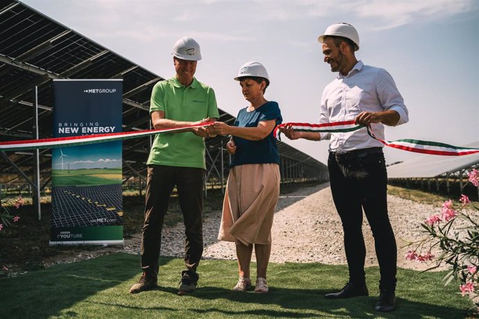 Grupo MET ha inaugurado su segunda planta de energía solar en la ciudad de Kaba, en el este de Hungría