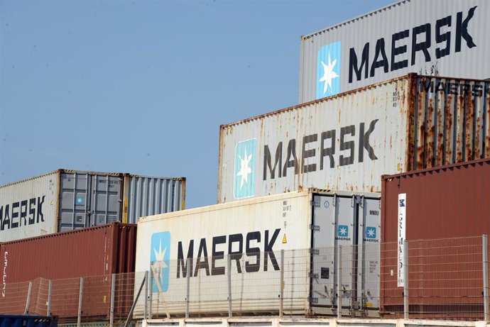 Archivo - FILED - 11 June 2018, Ghana, Accra: Containers of the Moller-Maersk shipping group are seen stacked at the Tema harbour. Danish container shipping company A.P. Moller - Maersk reported a higher full year profit on Wednesday, with business buoyed