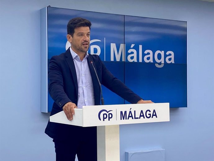 El coordinador general del PP de Málaga, Cristóbal Ortega, en rueda de prensa