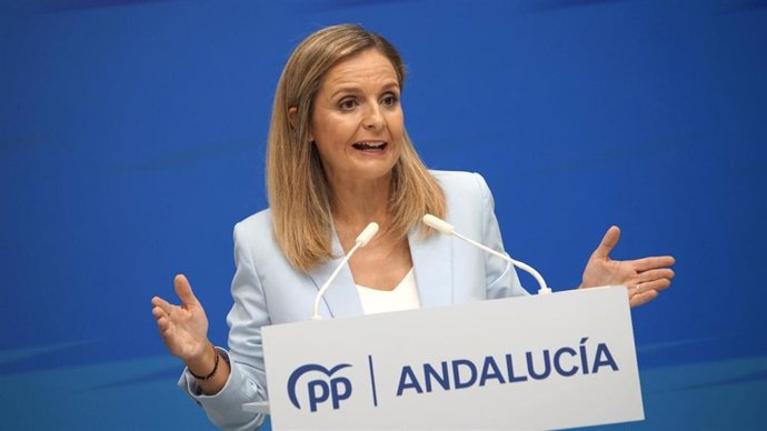 La portavoz del PP-A, Maribel Torregrosa, en rueda de prensa.