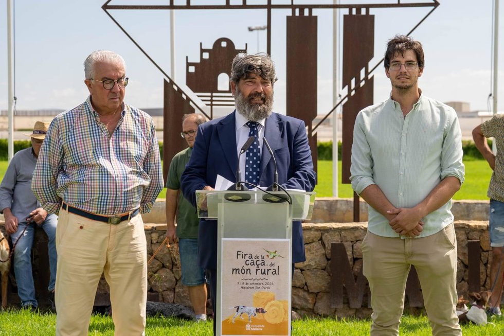 El vicepresidente del Consell de Mallorca y conseller insular de Medio Ambiente, Medio Rural y Deportes, Pedro Bestard, en la presentación de la Feria de la Caza y el Mundo Rural en el Hipódromo de Son Pardo.