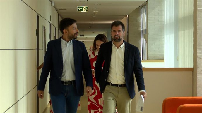 El senador Fran Díaz (i) y Luis Tudanca, antes de comparecer en rueda de prensa.