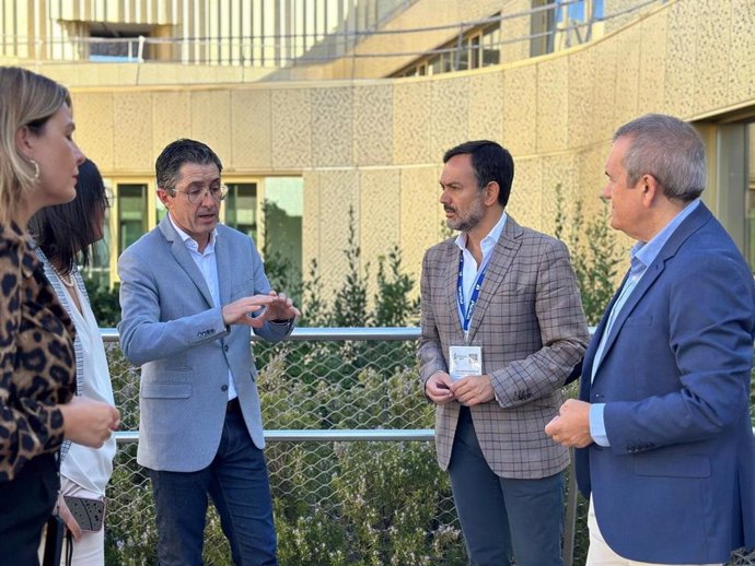 El vicepresidente del Cabildo de Tenerife, Lope Afonso (en el centro), en una visita al Basque Culinary Center