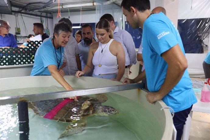 La presidenta del Govern, en el Palma Aquarium.