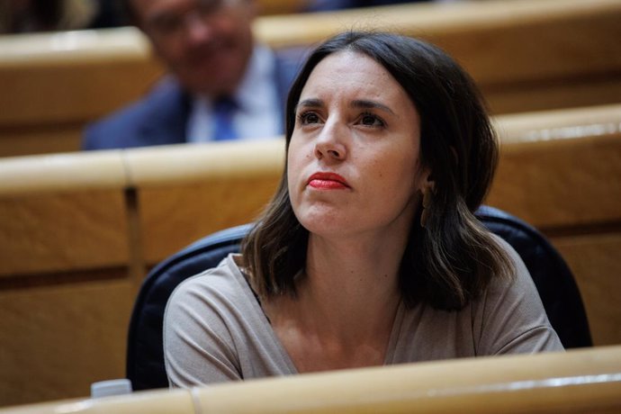 Archivo - La ministra de Igualdad en funciones, Irene Montero, durante una sesión de control al Gobierno, en el Senado, a 7 de noviembre de 2023, en Madrid (España).