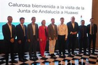 Moreno visita en Pekín la sede de Huawei y destaca su cooperación para "proyectos digitales estratégicos" en Andalucía