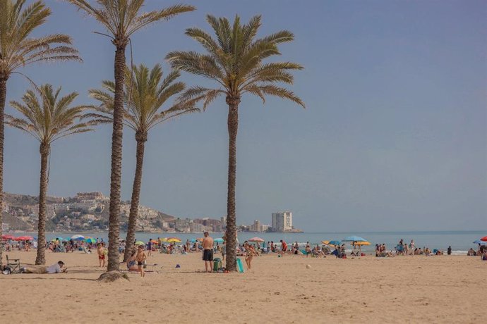 Archivo - Semana Santa en la playa de Cullera