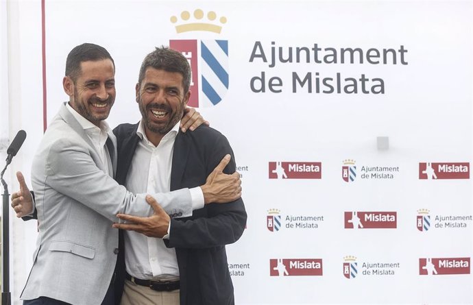 El president de la Generalitat, Carlos Mazón, realiza una visita institucional a Mislata y se reúne con el alcalde de la localidad, Carlos Fernández Bielsa