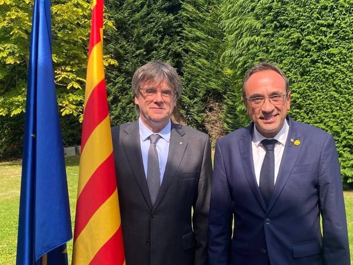 El presidente del Parlament, Josep Rull, se reúne con el expresidente de la Generalitat Carles Puigdemont en Wateeloo