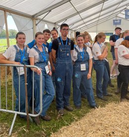 Seis jóvenes gallegos respresentan a España en Bélgica en el mayor concurso de manejo de ganado de Europa