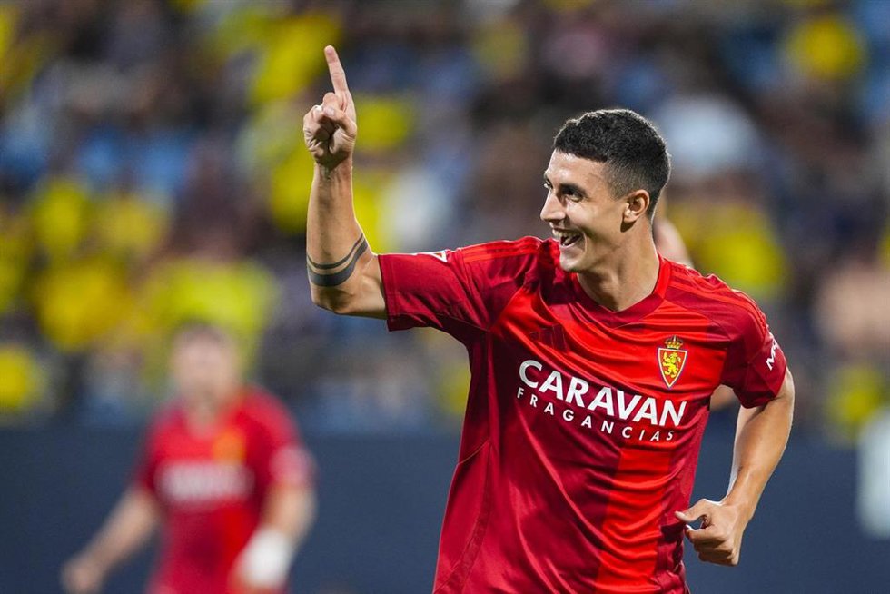 El jugador del Real Zaragoza Marcos Luna celebrando un gol.