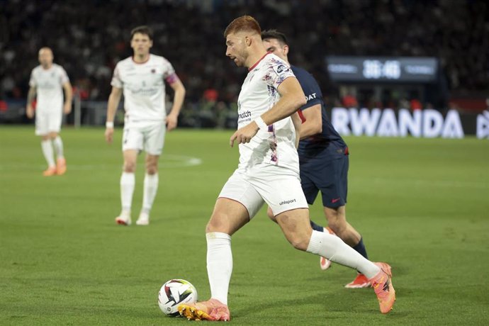 Archivo - Maximiliano Caufriez of Clermont during the French championship Ligue 1 football match between Paris Saint-Germain and Clermont Foot 63 on April 6, 2024 at Parc des Princes stadium in Paris, France - Photo Jean Catuffe / DPPI