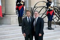 Starmer y Macron acuerdan "hacer más" para desmantelar el tráfico de migrantes