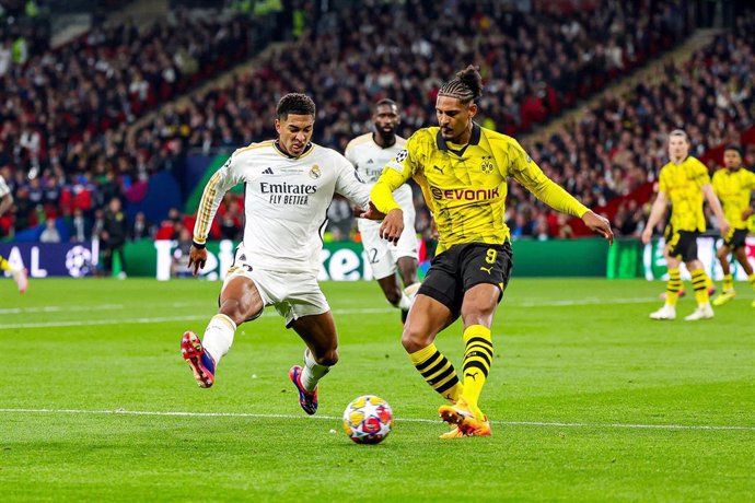 Archivo - Jude Bellingham (5) of Real Madrid and Sébastien Haller (9) of Borussia Dortmund during the UEFA Champions League, Final football match between Borussia Dortmund and Real Madrid on June 1, 2024 at Wembley stadium in London, England - Photo Nigel