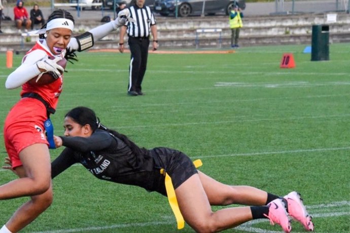 Lance de un partido de la selección española en el Mundial femenino de flag football.